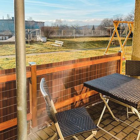 קמניץ Schoene Wohnung, Eigene Terrasse, Privater Parkplatz, Wi-Fi, Waschmaschine, 3P מראה חיצוני תמונה