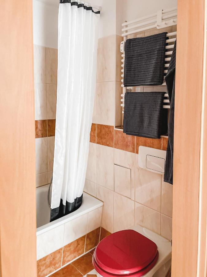 קמניץ Schoene Wohnung, Eigene Terrasse, Privater Parkplatz, Wi-Fi, Waschmaschine, 3P מראה חיצוני תמונה